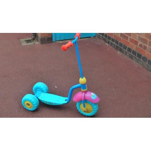 PEPPA PIG GIRLS THREE WHEEL PUSH SCOOTER - GOOD CONDITION