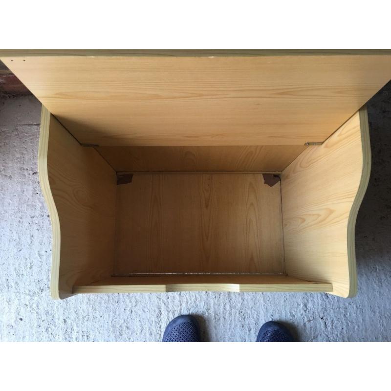 Wooden laundry box