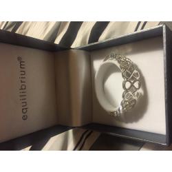 Equilibrium love knot bracelet