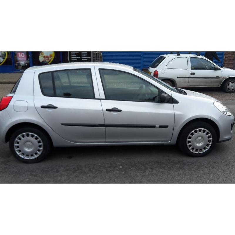 2008 Silver Renault Clio 1.5 dCi Dynamique 5dr (Diesel)