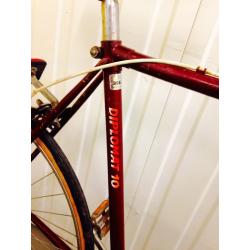 Emmelle Road bike 10 speed in excellent used condition, sealed BB, Responsive Breaks