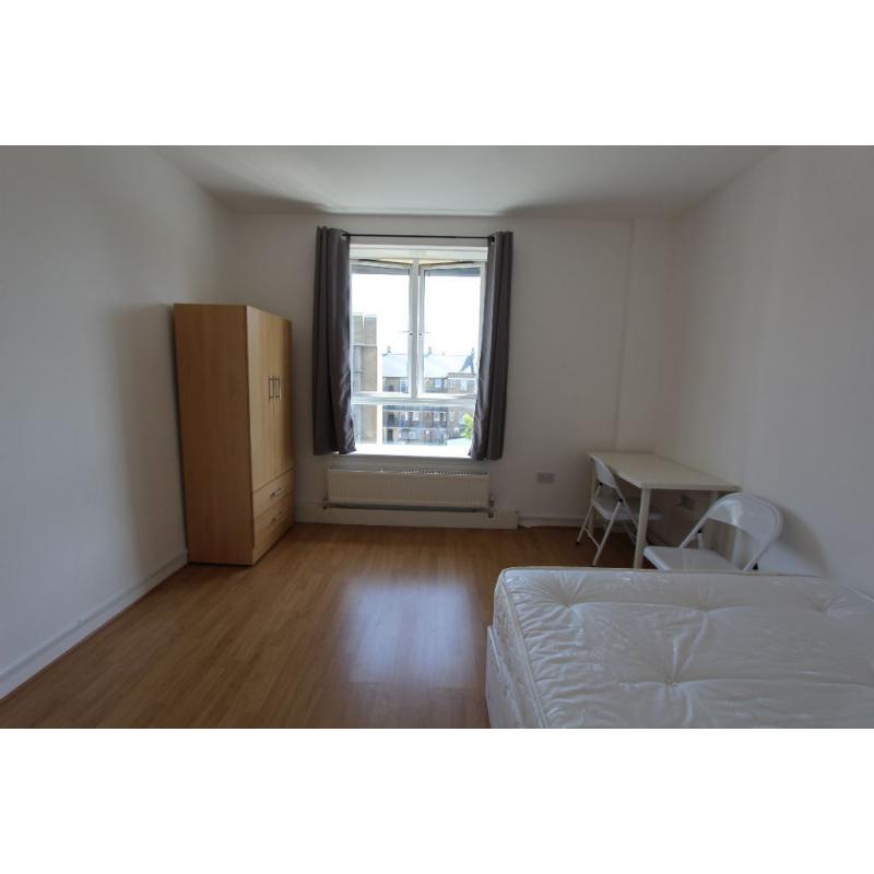 NEW LARGE DOUBLE ROOM - COUPLES OR FRIENDS - ELEPHANT & CASTLE -215PW All inc