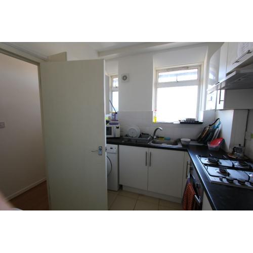 NEW LARGE DOUBLE ROOM - COUPLES OR FRIENDS - ELEPHANT & CASTLE -215PW All inc