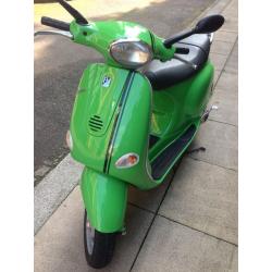 Vespa ET4 125 cc (very low milage + custom paint job)