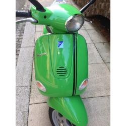 Vespa ET4 125 cc (very low milage + custom paint job)