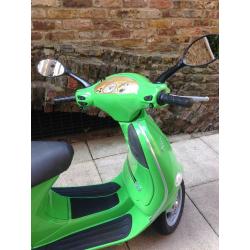 Vespa ET4 125 cc (very low milage + custom paint job)