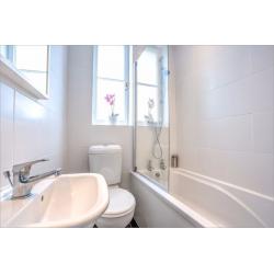 Fully furnished double room perfect for professionals or students! View NOW!