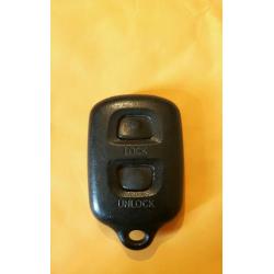 GENUINE TOYOTA AVENSIS YARIS PRIUS COROLLA VERSO BOTTON REMOTE KEY FOB