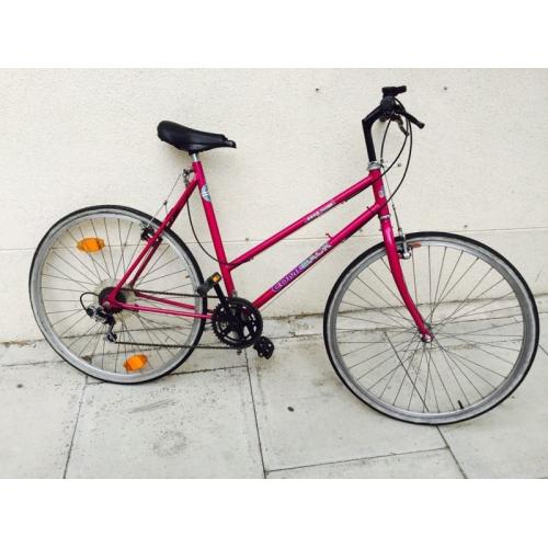 Purple ladies hybrid bike khgfxggvg