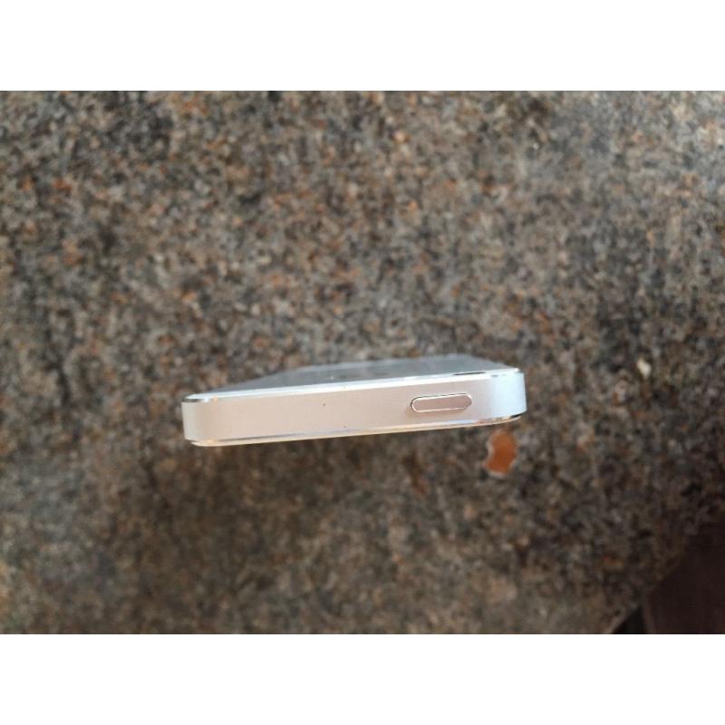 iPhone 5s 16gn silver white unlock to all networks