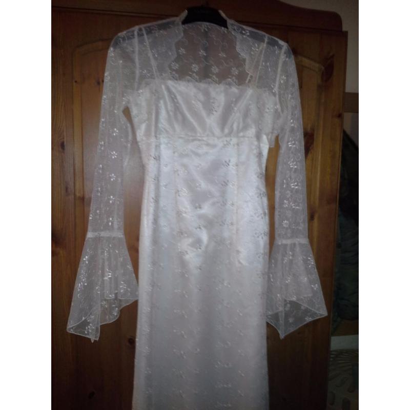 Beautiful Wedding Dress by Allders ~ size 10 petite