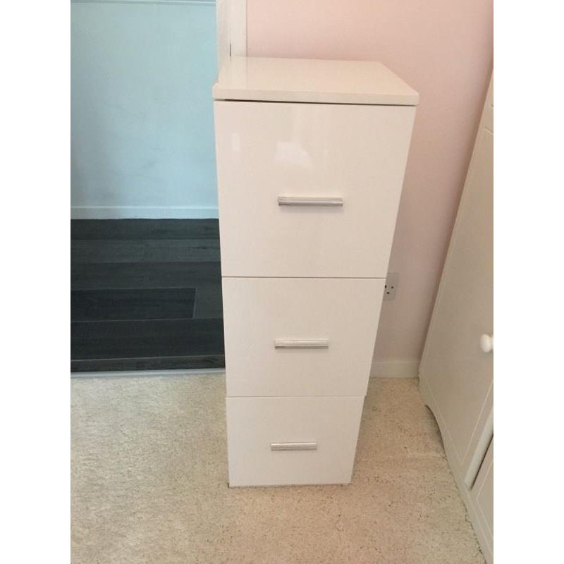 White gloss cabinet