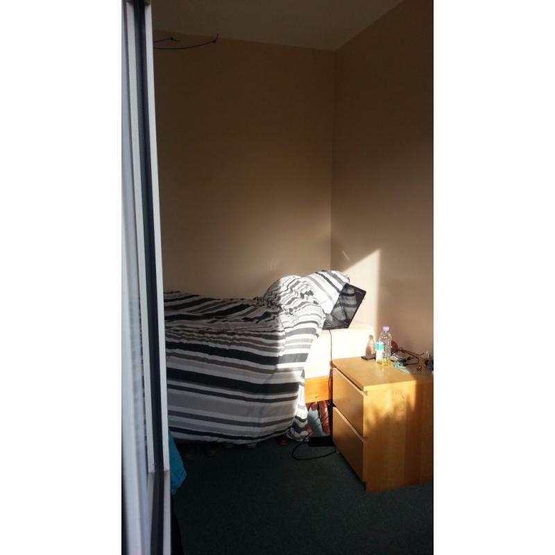 SINGLE BED ROOM AVAILABLE 240