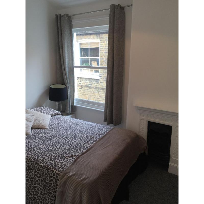 great room in tooting broadway available now