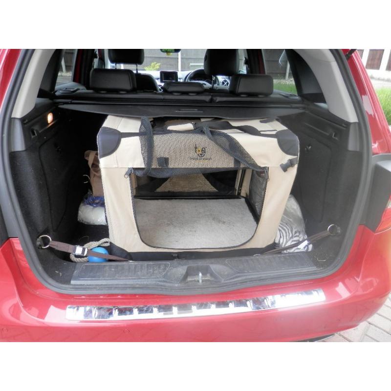 FOLDING FABRIC DOG CRATE/CARRIER DESIGNED FOR CAR TRAVEL