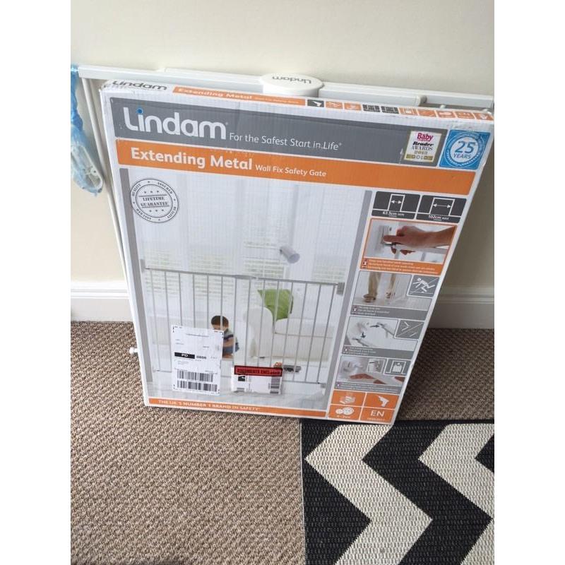 Lindam extending stair gate - Brand new boxed