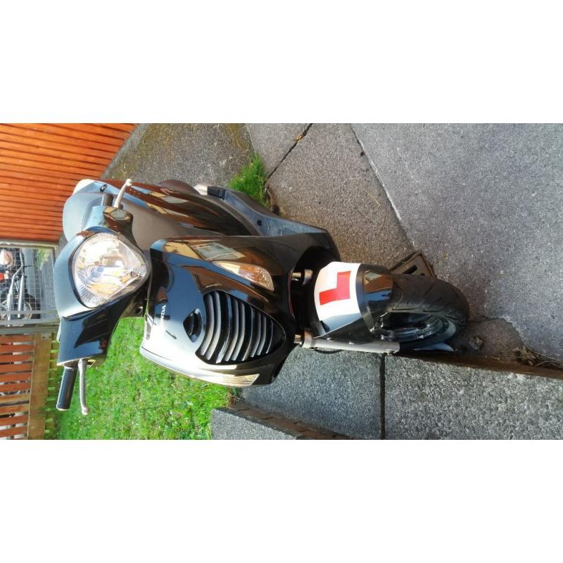 Honda PES 125 125cc scooter 12 MOT