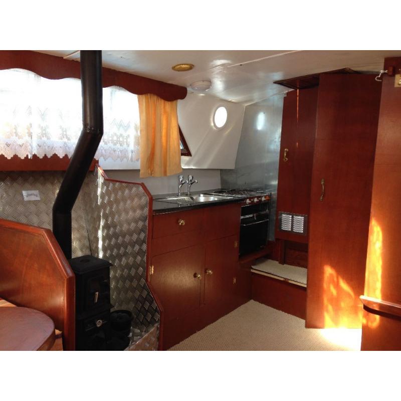 Seamaster 25, Cabin Cruiser, has Mooring Newly painted outside and new upholstry