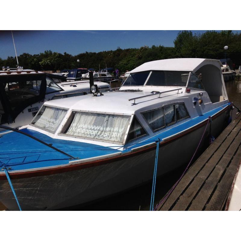 Seamaster 25, Cabin Cruiser, has Mooring Newly painted outside and new upholstry