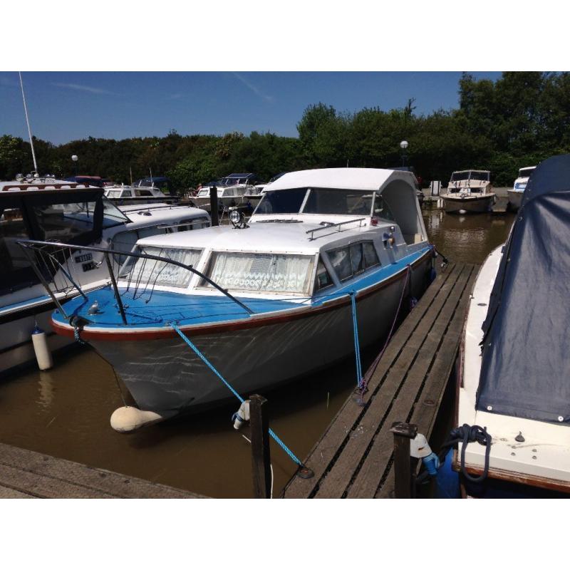 Seamaster 25, Cabin Cruiser, has Mooring Newly painted outside and new upholstry
