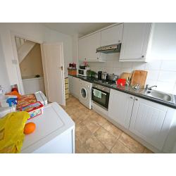AVAILABLE NOW - Double room in Hendon -all inclusive -available to couples