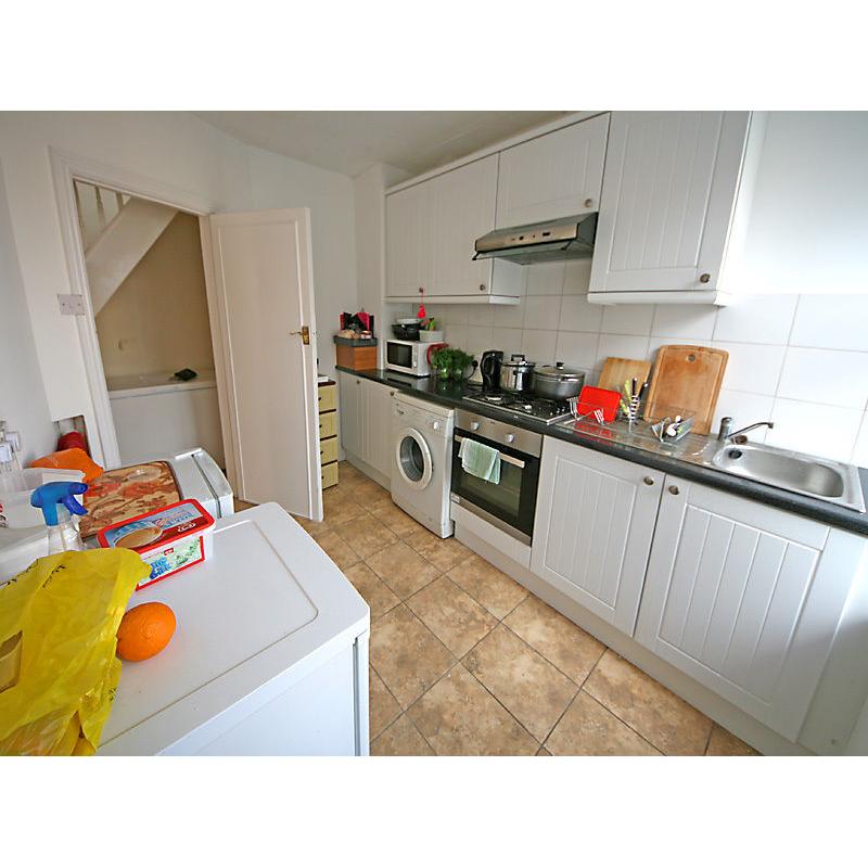 AVAILABLE NOW - Double room in Hendon -all inclusive -available to couples