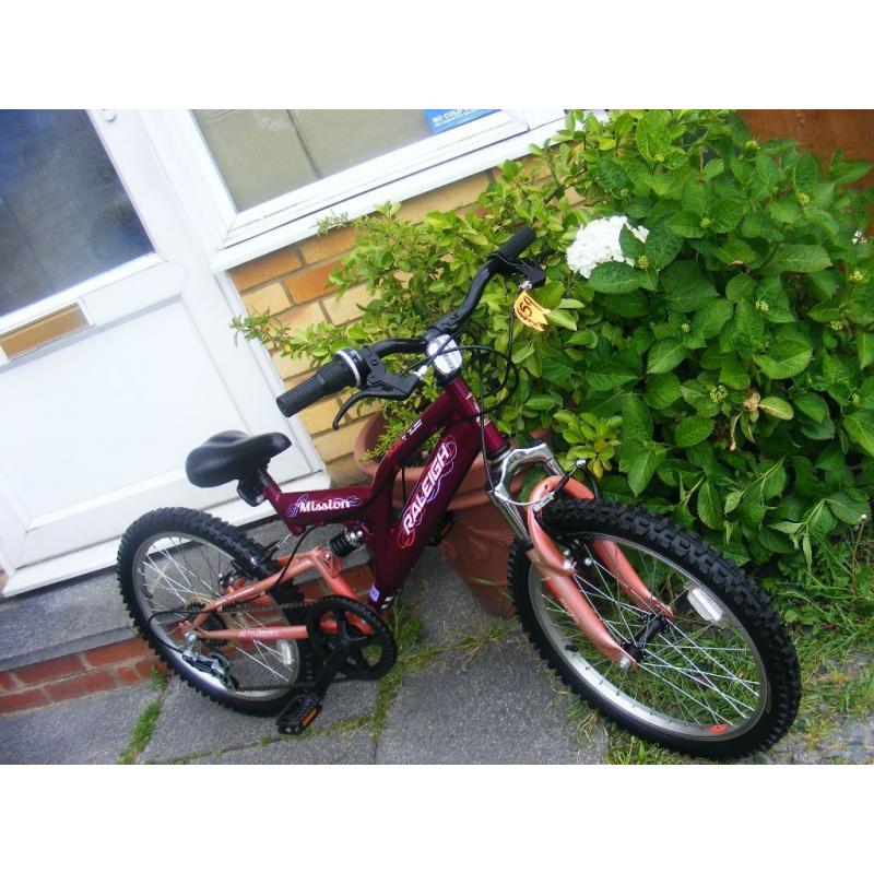 RALEIGH 20" GIRLS BIKE IN GREAT WORKING ORDER AGE 7+