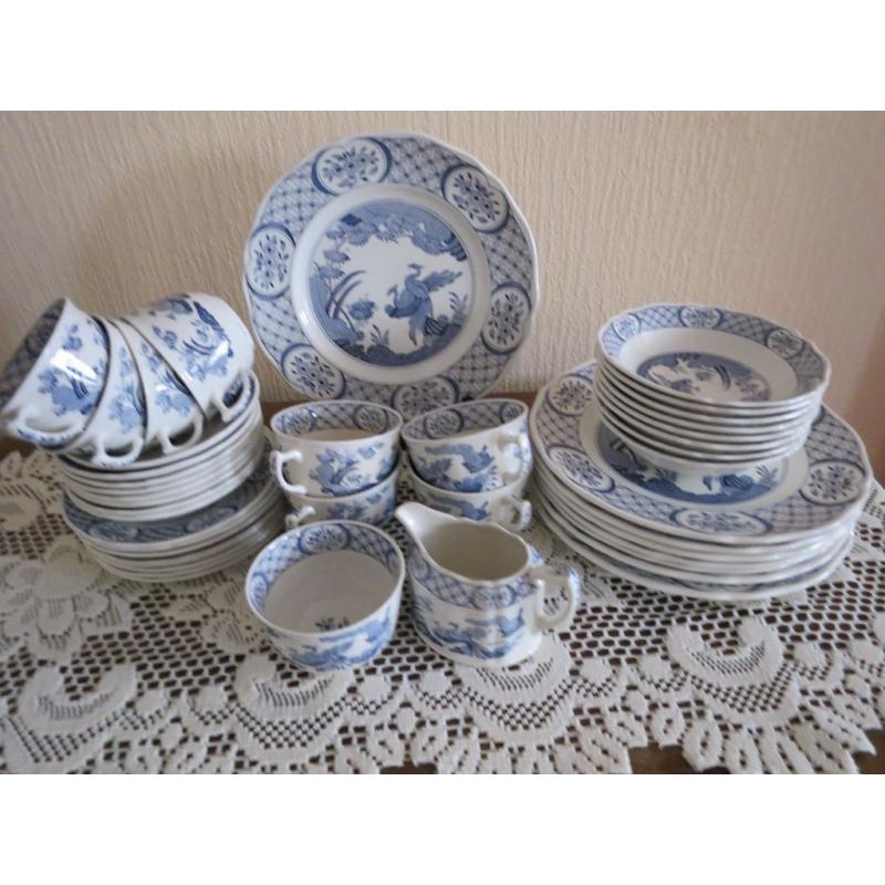FURNIVALS LTD OLD CHELSEA 8 PLACE SETTING DINNER AND TEA SET