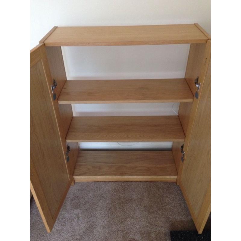 Shelving unit with cupboard doors