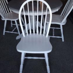 Beautiful shabby dining table and 4 chairs