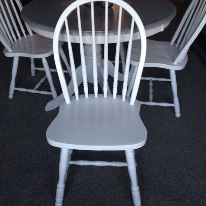 Beautiful shabby dining table and 4 chairs