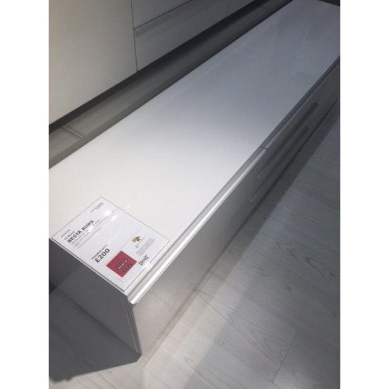 High gloss red media unit