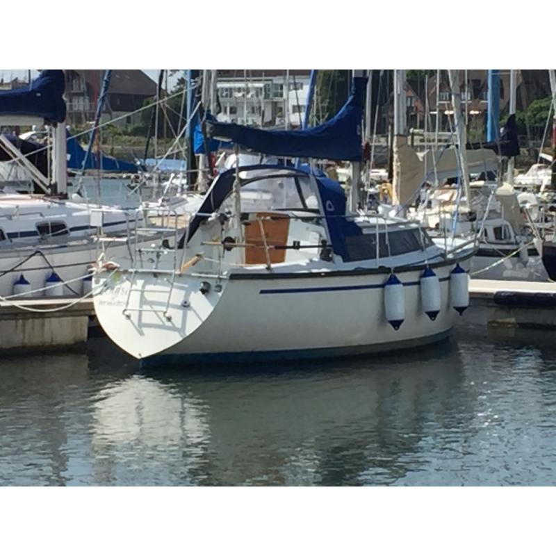 Beautiful sailing yacht ready to go! Sleeps 5