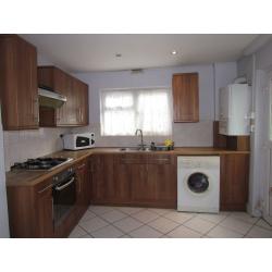 Large Double rooms in Lewisham - amazing value act fast they will go!!!