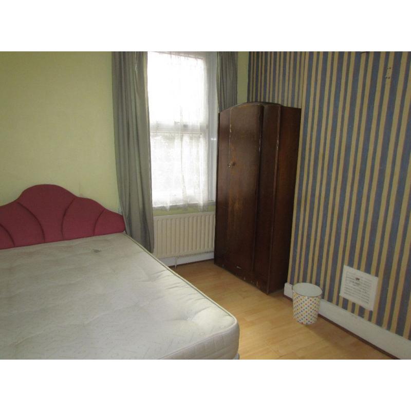 Large Double rooms in Lewisham - amazing value act fast they will go!!!