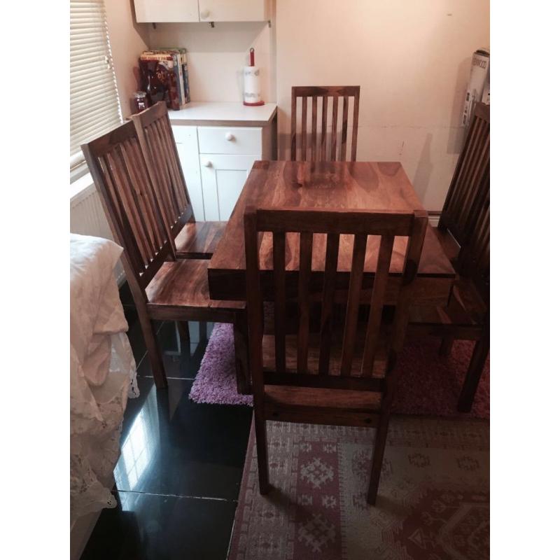 table and six chairs Is very good condition