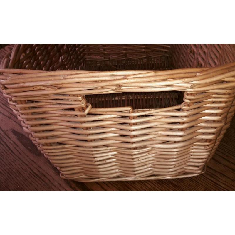 Brown wicket basket with cloth lining