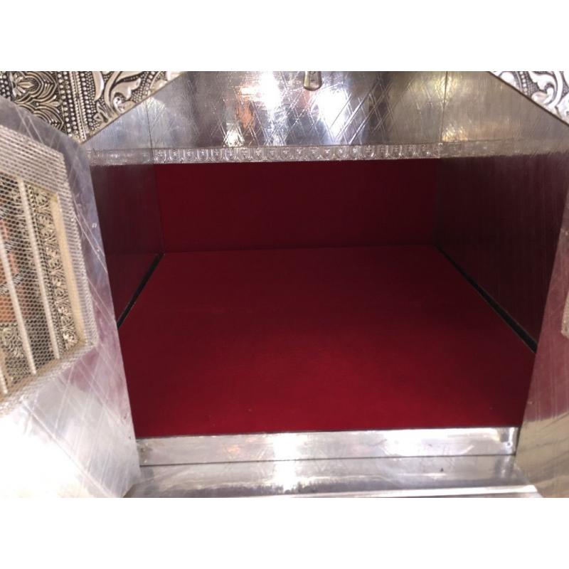 Hindu Temple (Pooja Mandir) - Excellent Condition