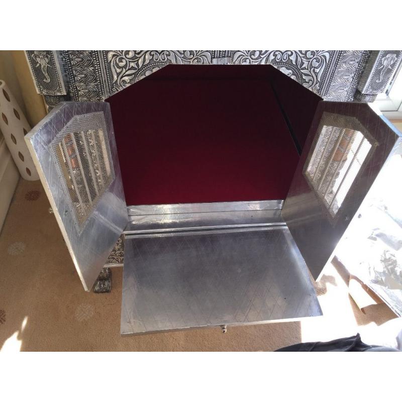Hindu Temple (Pooja Mandir) - Excellent Condition
