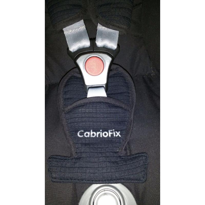 Maxi Cosi Cabriofix Car Seat and Easy Base 2