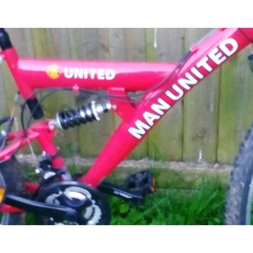 mountain bike 24" wheels man united mint condition