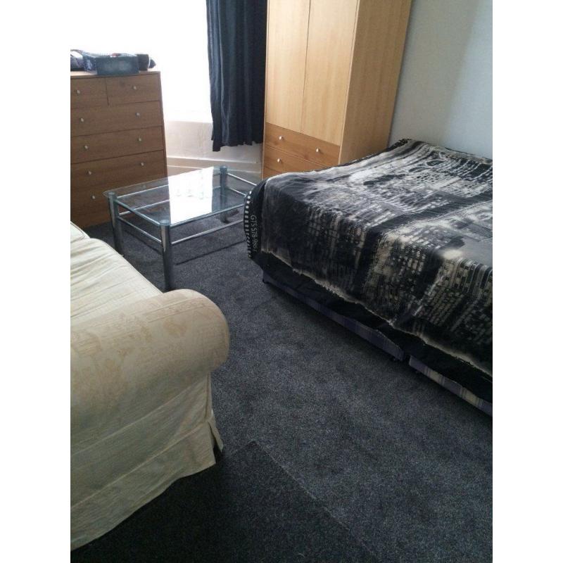 Lovely double room with bills all included