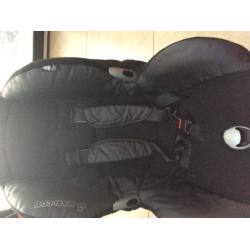Maxi Cosi Priori XP black car seat with Isofix base