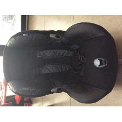 Maxi Cosi Priori XP black car seat with Isofix base