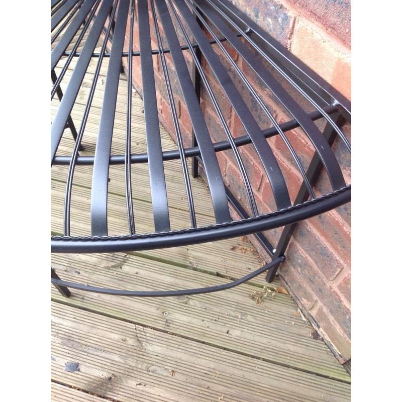 Black steel tree seat - half Circle