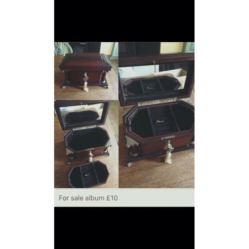 Jewellery box