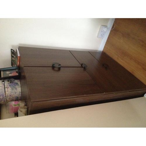 chest of drawers