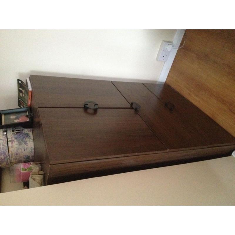 chest of drawers