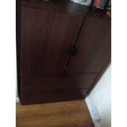 chest of drawers