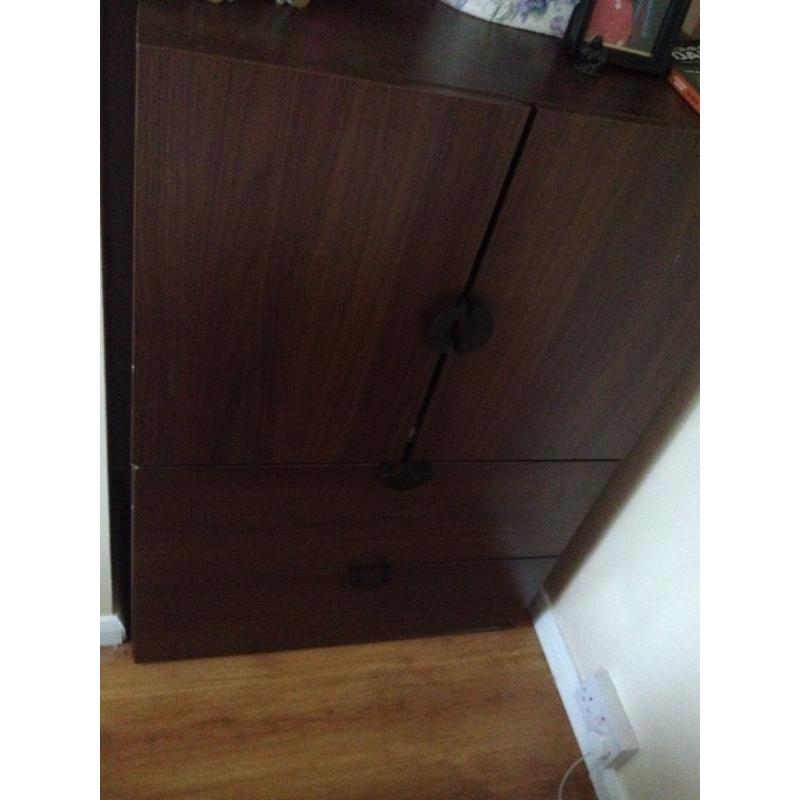 chest of drawers